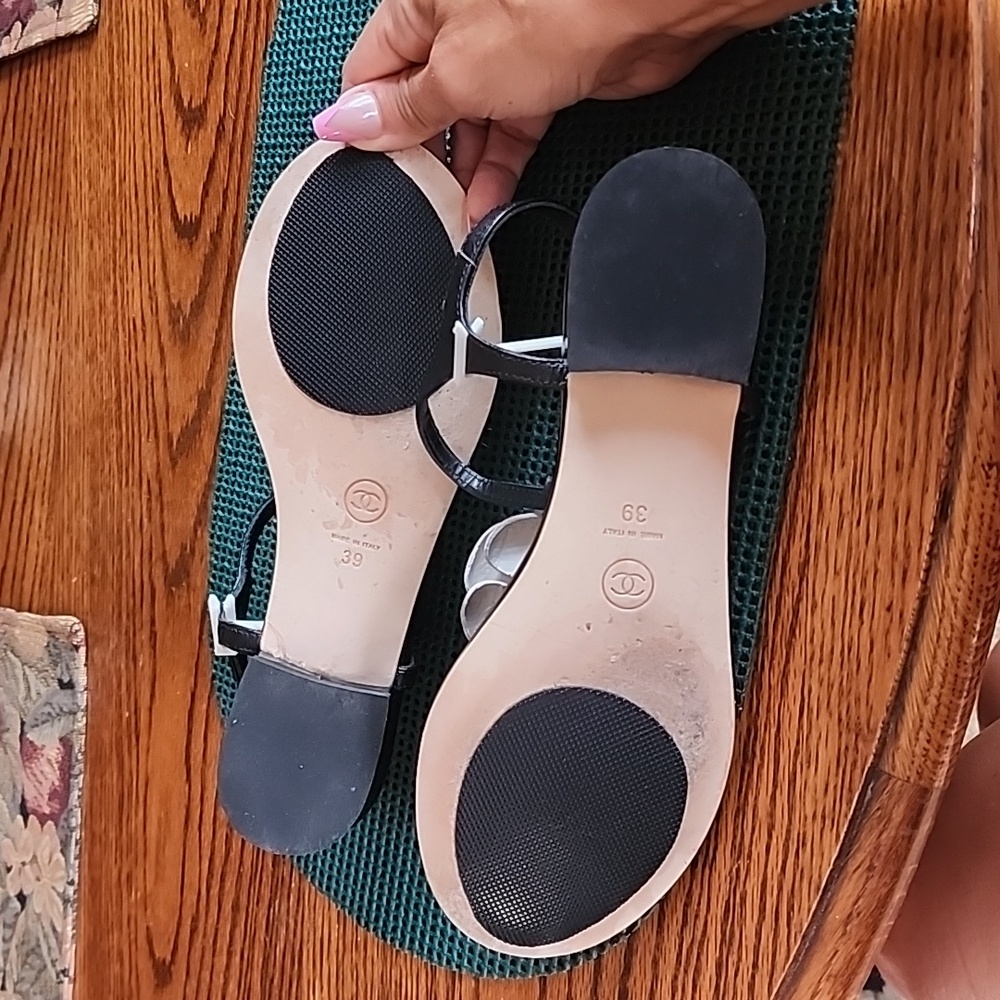 Beautiful black and white Sandals  with Camilla flower design - Picture 8 of 13